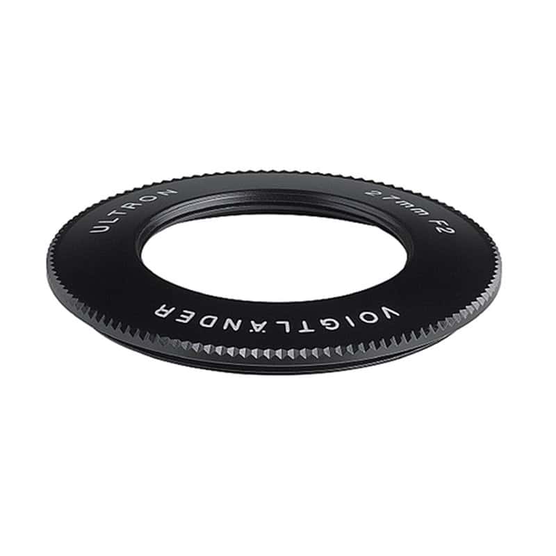 Voigtländer Ultron 27mm F2 Schwarz Filterring auf weißem Hintergrund.