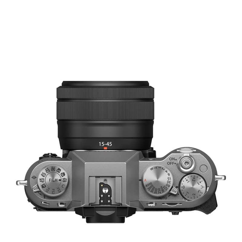 Fujifilm X-T50 mit XC 15-45mm Objektiv, Ansicht von oben, silber.